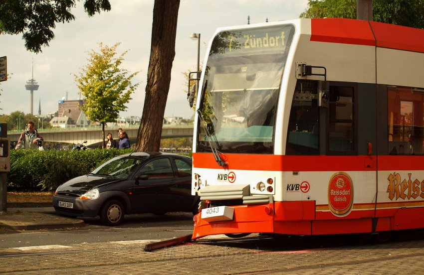 VU PKW Strab Koeln Deutz Siegburgerstr P052.JPG